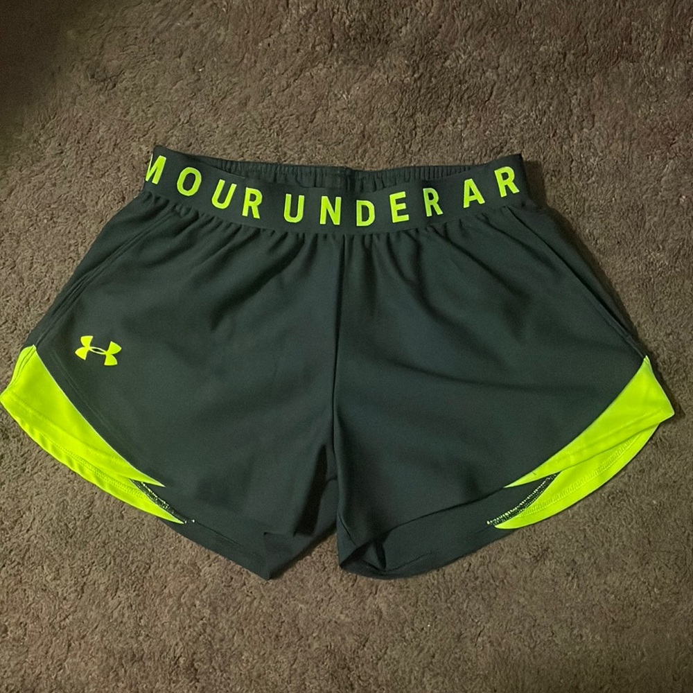 Under Armor Loose Fit Reflective Shorts 🛒